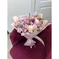 Букет с розовыми орхидеями