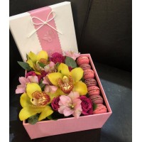 Flowerbox с орхидеями и сладостями