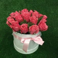 Шляпная коробка с кенийскими розами