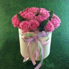 Шляпная коробка с 25 розами